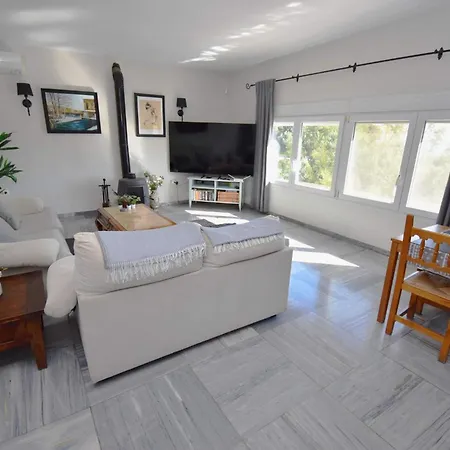 Spacious Family & Pool Walk To Villa *