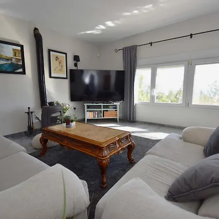 Spacious Family & Pool Walk To Villa *