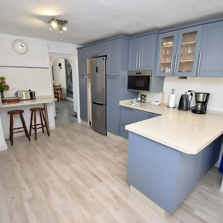 Villa Spacious Family & Pool Walk To *