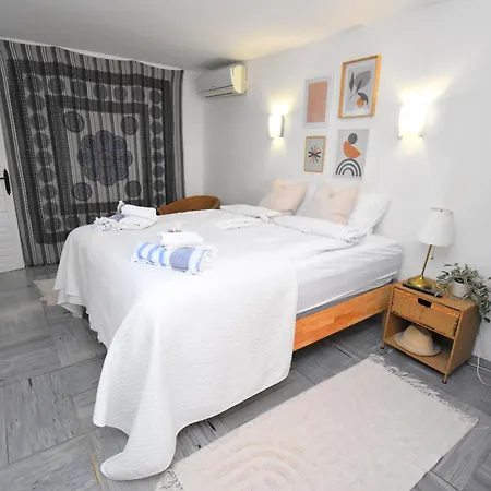 Spacious Family & Pool Walk To Villa *