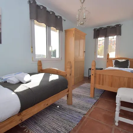 Spacious Family & Pool Walk To * Fuengirola