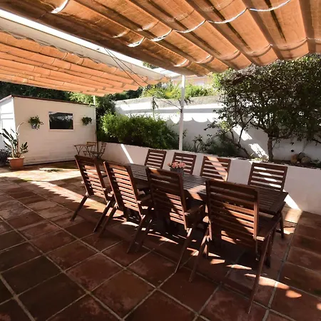 Spacious Family & Pool Walk To *